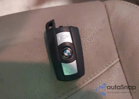 2009 BMW 328I xDrive z USA, uszkodzony, nr VIN WBAPK53529A513882